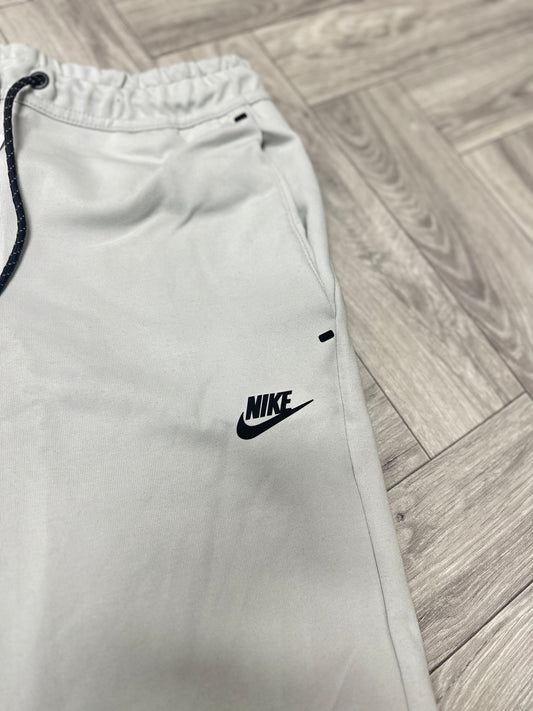 Nike Tech Fleece šorc