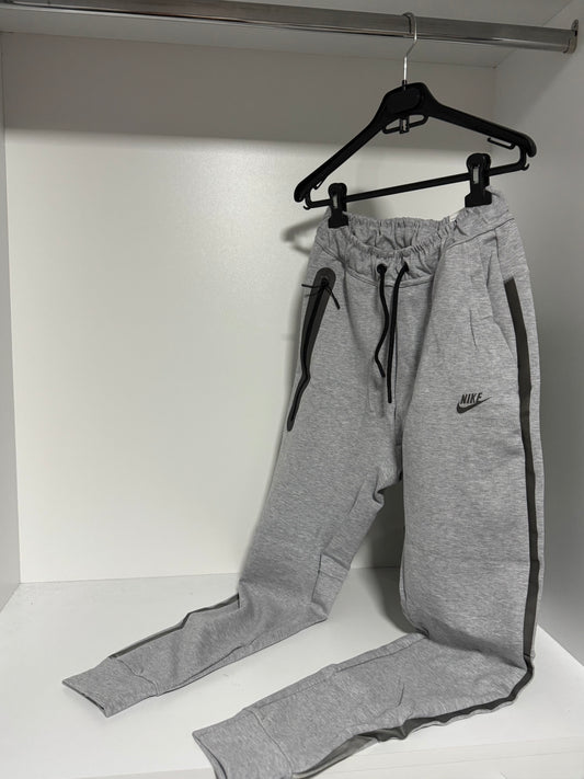 Nike Tech Fleece Trenerka 1/1