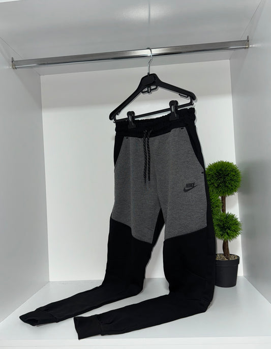 Nike Tech Fleece Trenerka 1/1