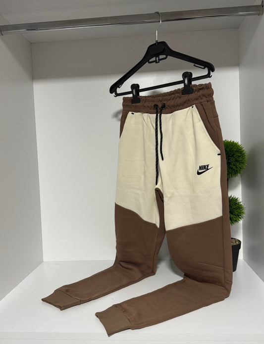 Nike Tech Fleece Trenerka 1/1