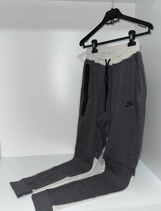 Nike Tech Fleece Trenerka 1/1