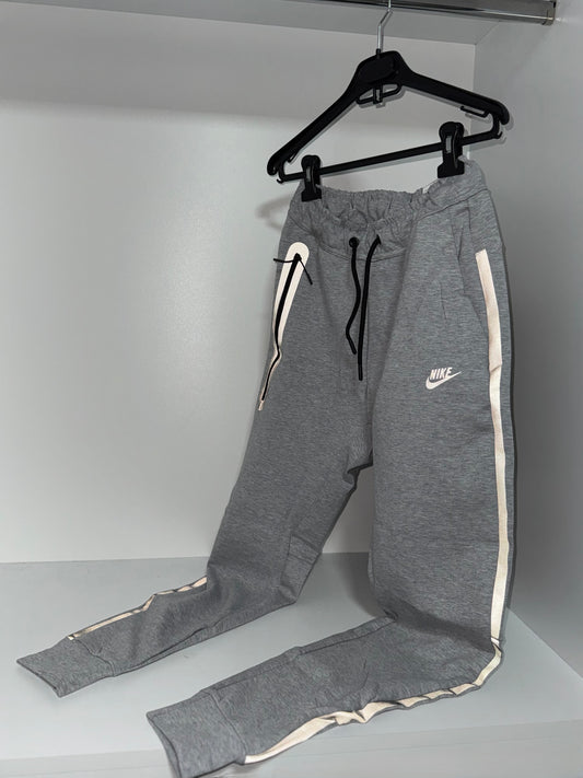 Nike Tech Fleece Trenerka 1/1