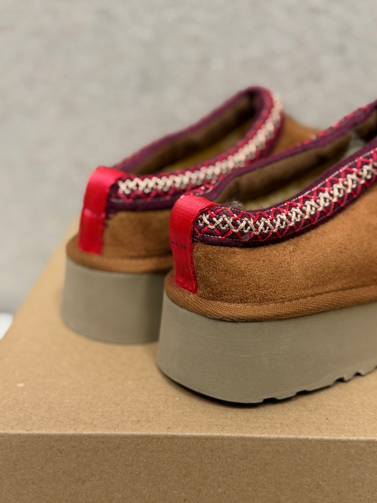 UGG Tazz II Tamnije