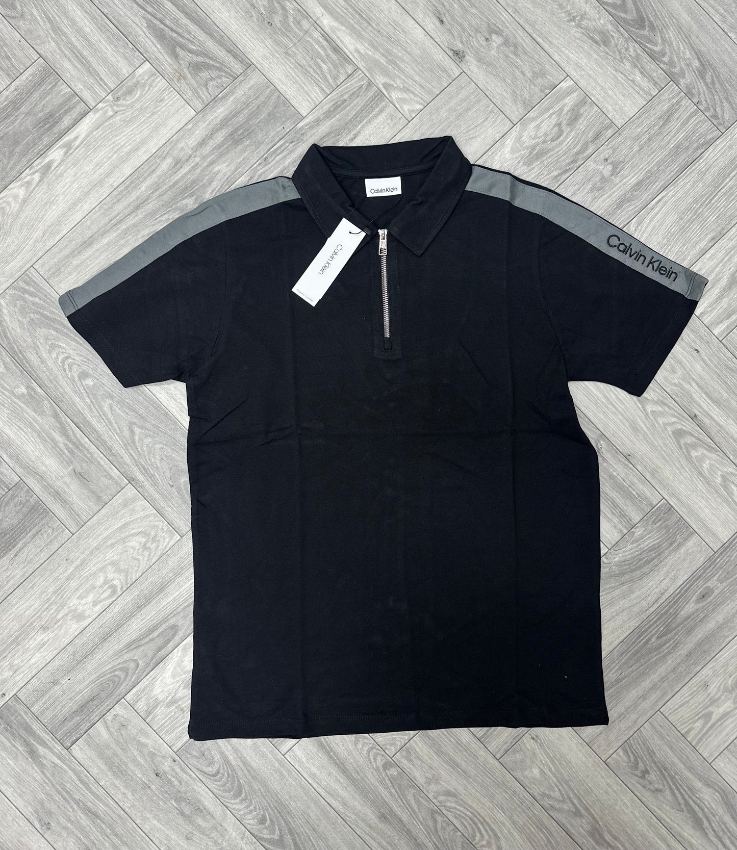 Calvin Klein kragna