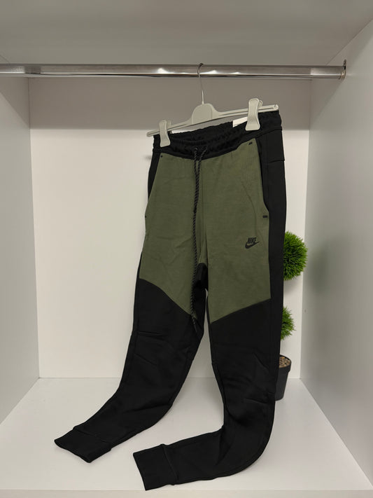 Nike Tech Fleece Trenerka 1/1