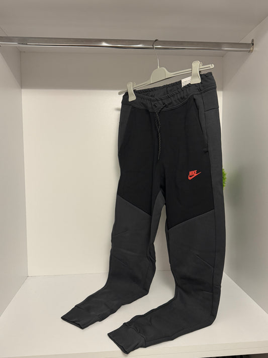 Nike Tech Fleece Trenerka 1/1