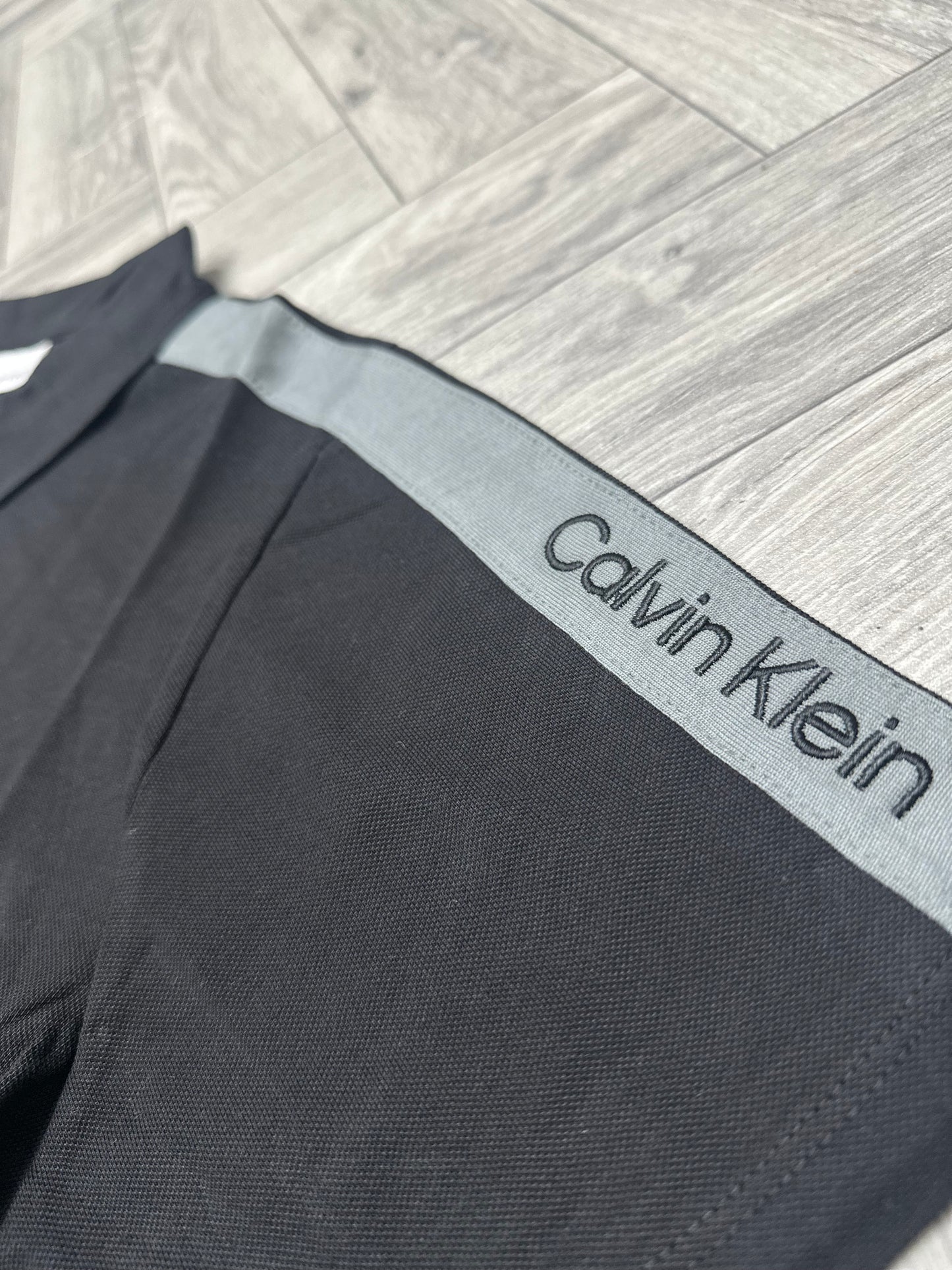 Calvin Klein kragna