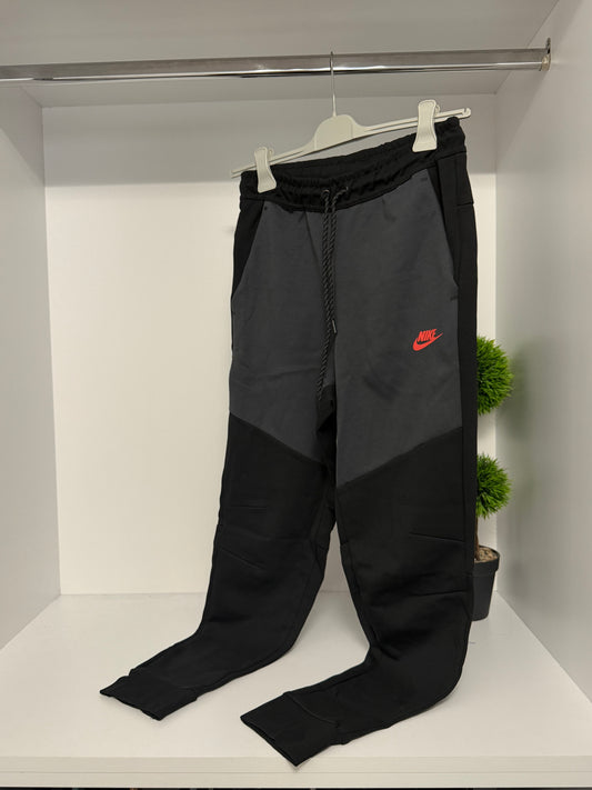 Nike Tech Fleece Trenerka 1/1