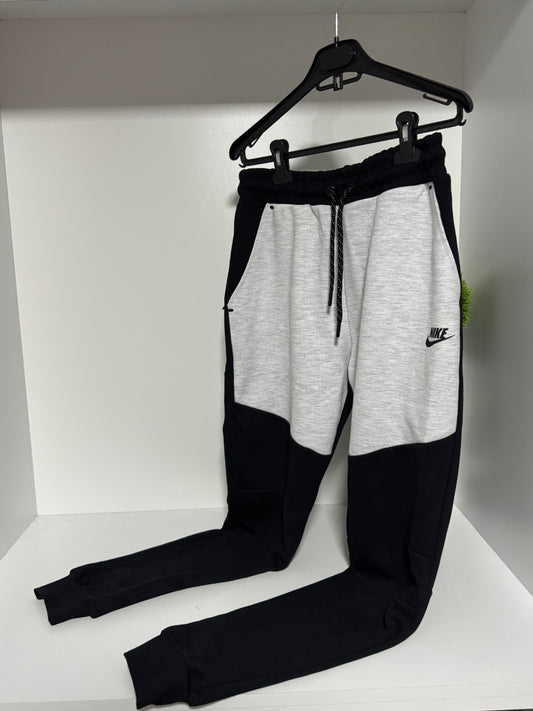 Nike Tech Fleece Trenerka 1/1