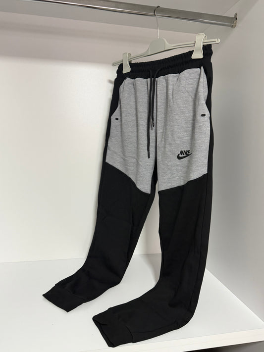 Nike Tech Fleece Trenerka 1/1