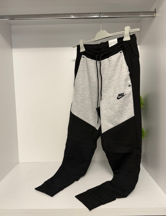 Nike Tech Fleece Trenerka 1/1
