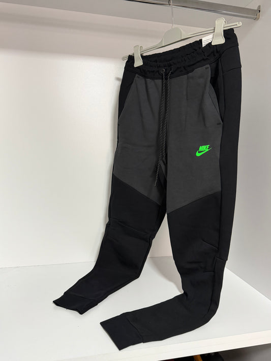 Nike Tech Fleece Trenerka 1/1